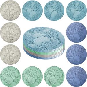 12 Dessous de Verre en Similicuir – Lot de 12 sous-Verres antidérapants (10 cm) – Design Floral Lavable et résistant à l&rsquo;eau – Style Cuir pour Table(Gris + Vert + Bleu Clair + Bleu Foncé)